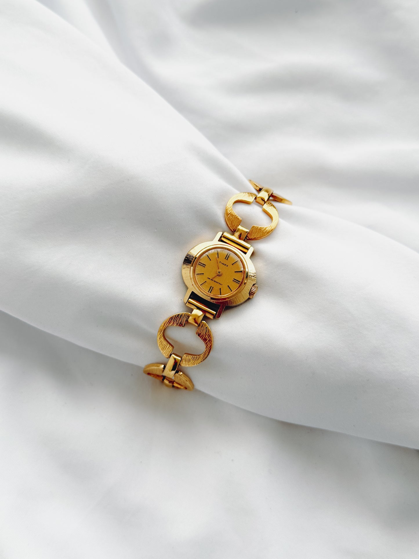 Gold - 1980s Open Circle Link Watch