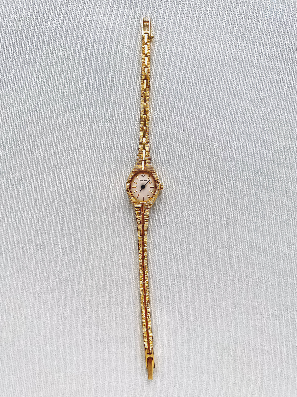 Gold - 1980s Dainty Accurist Watch