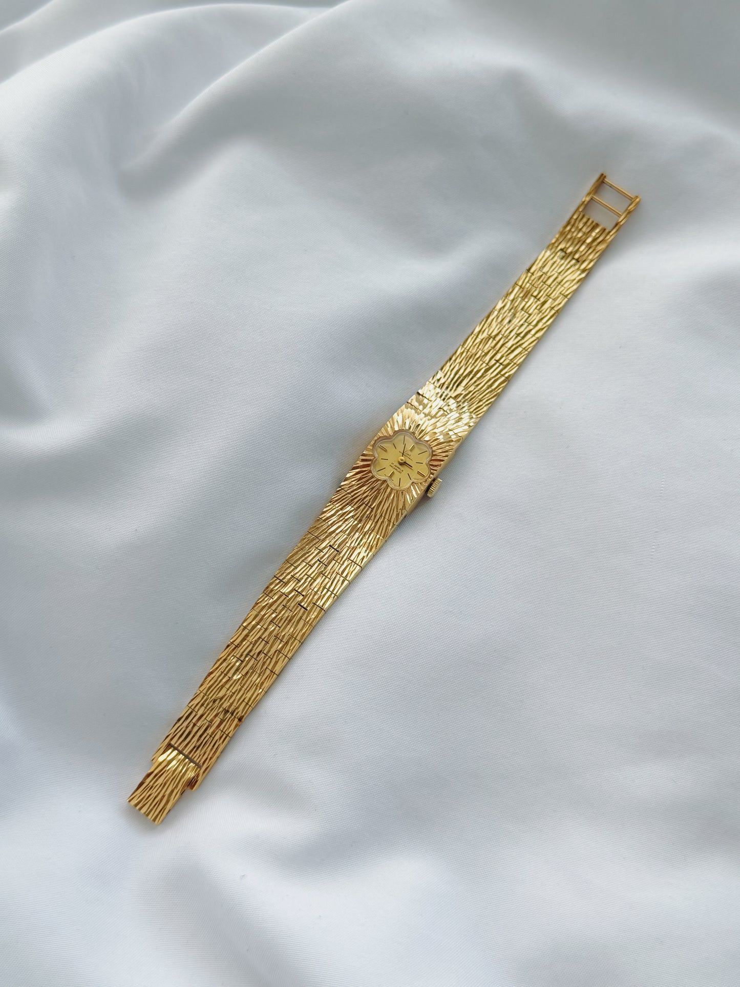 Gold - RARE 1960s Flower-Shaped Dial Watch