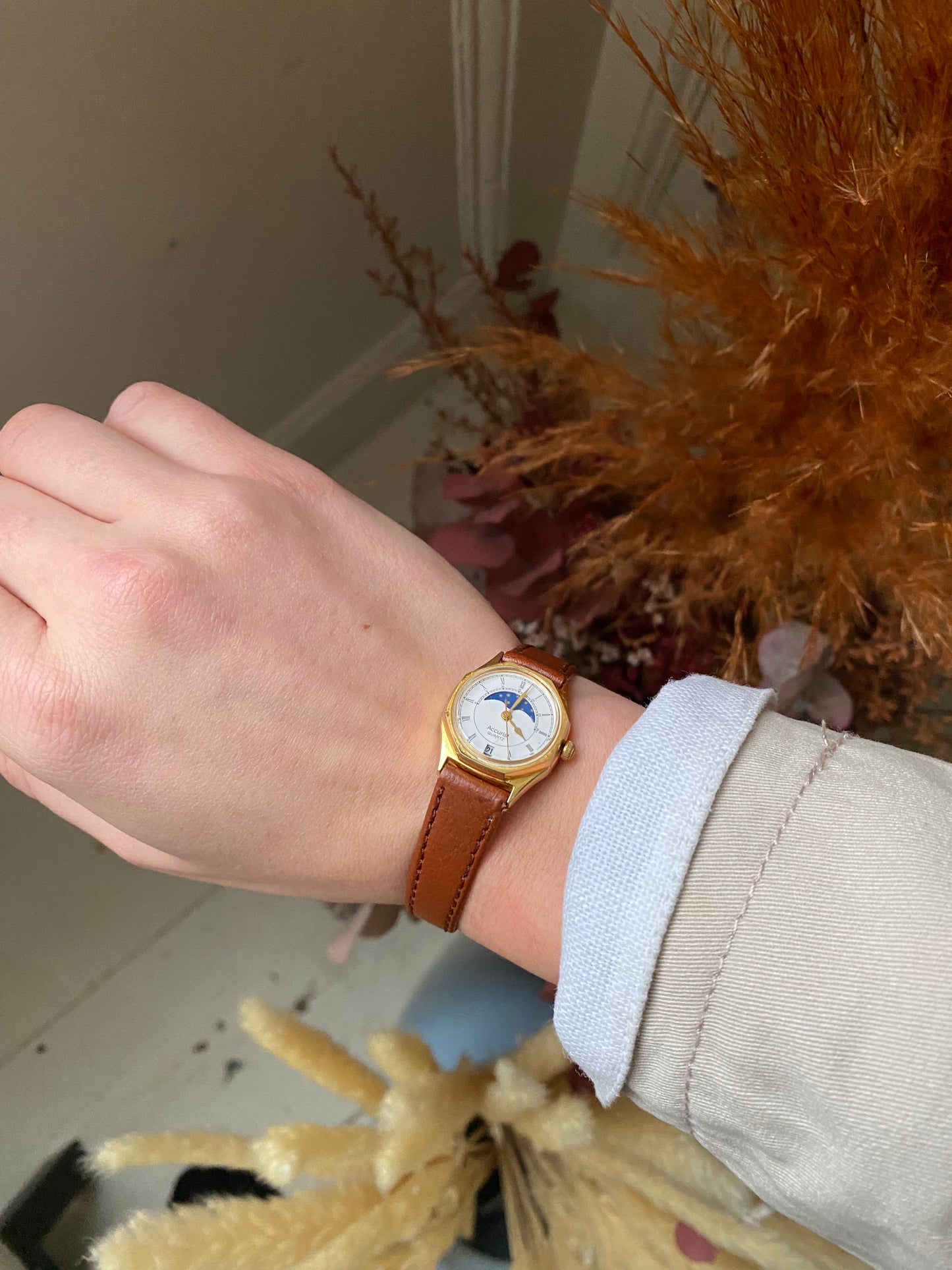 Rare Accurist Gorgeous Moon Phase Watch.