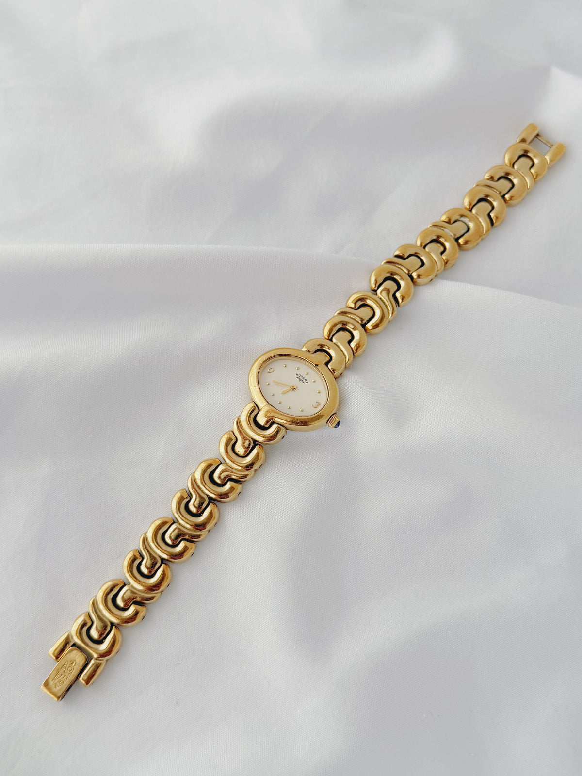 Gold - 1990s Rotary Oval Dial Watch