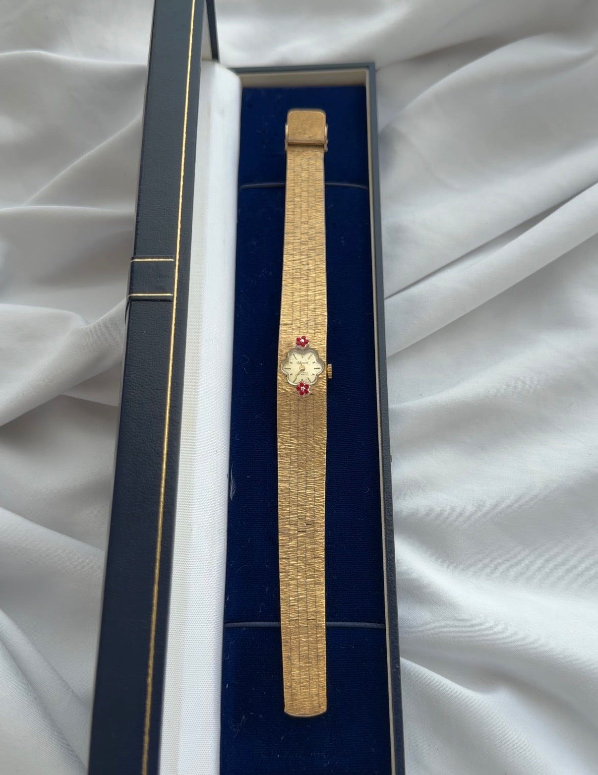 Gold - EXTREMELY RARE Floral-Shaped Watch (1970s)