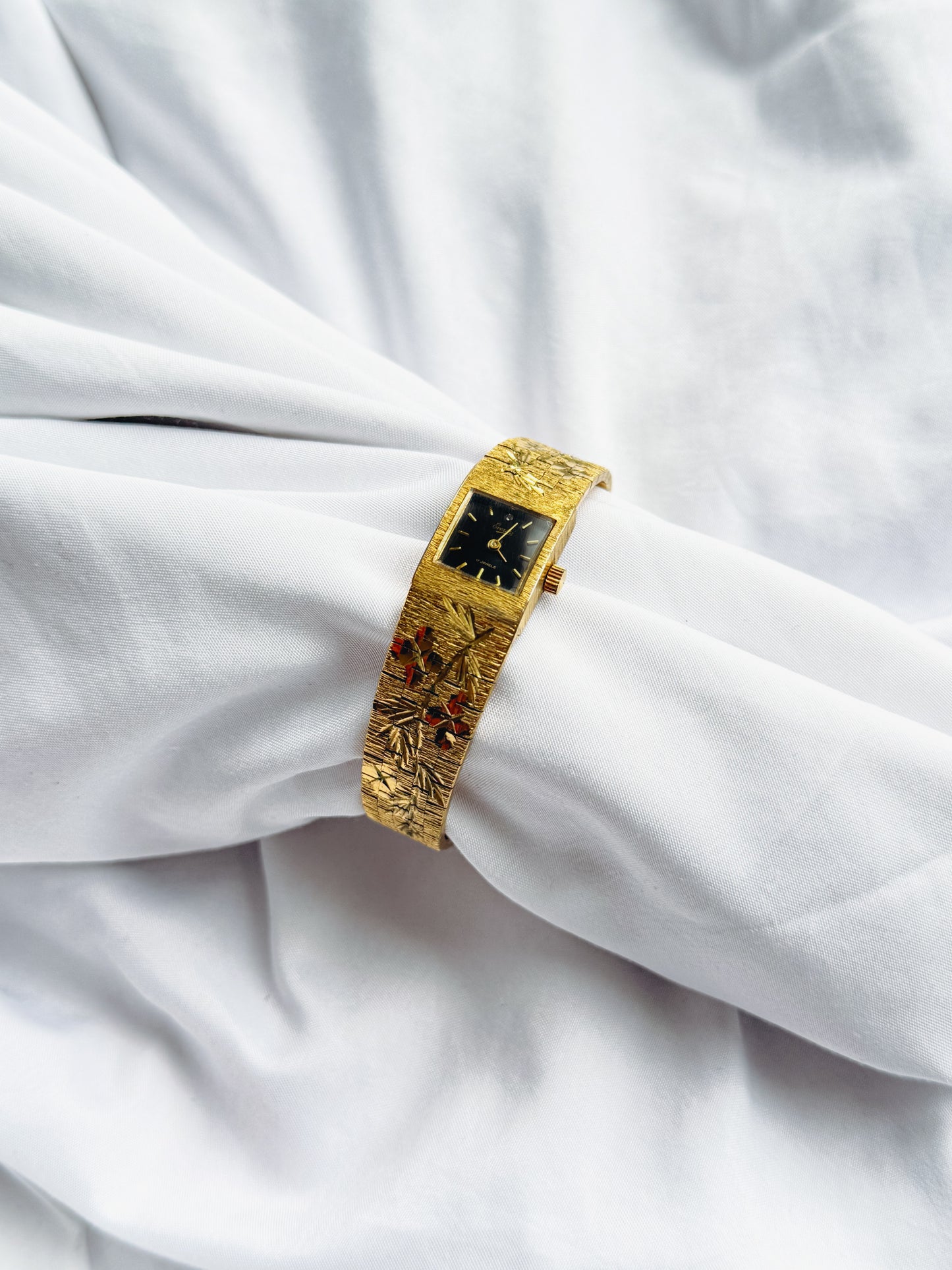 Gold - 1970s EXTREMELY RARE Everite Floral Watch