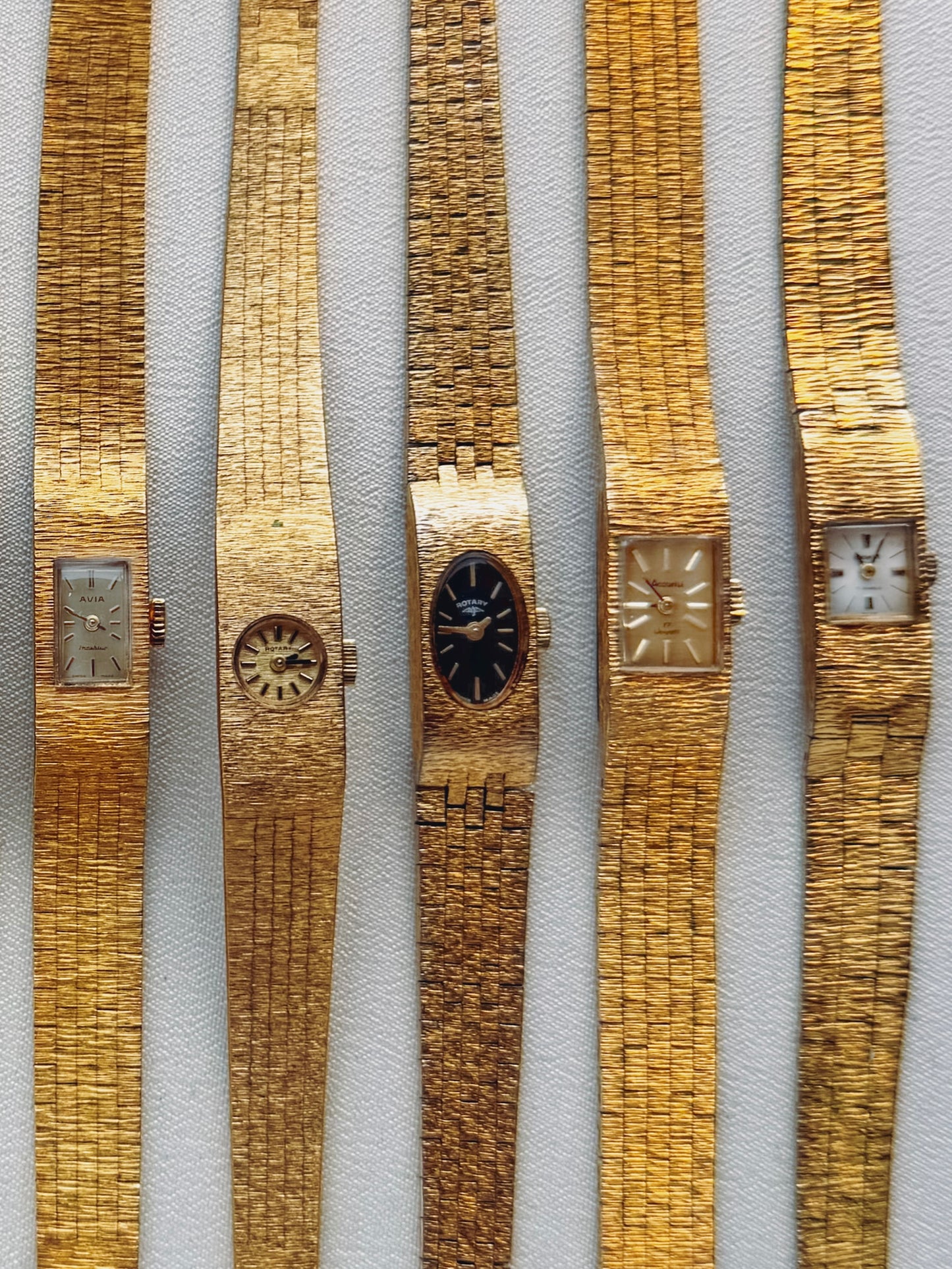 GOLD - VINTAGE WATCHES - V
