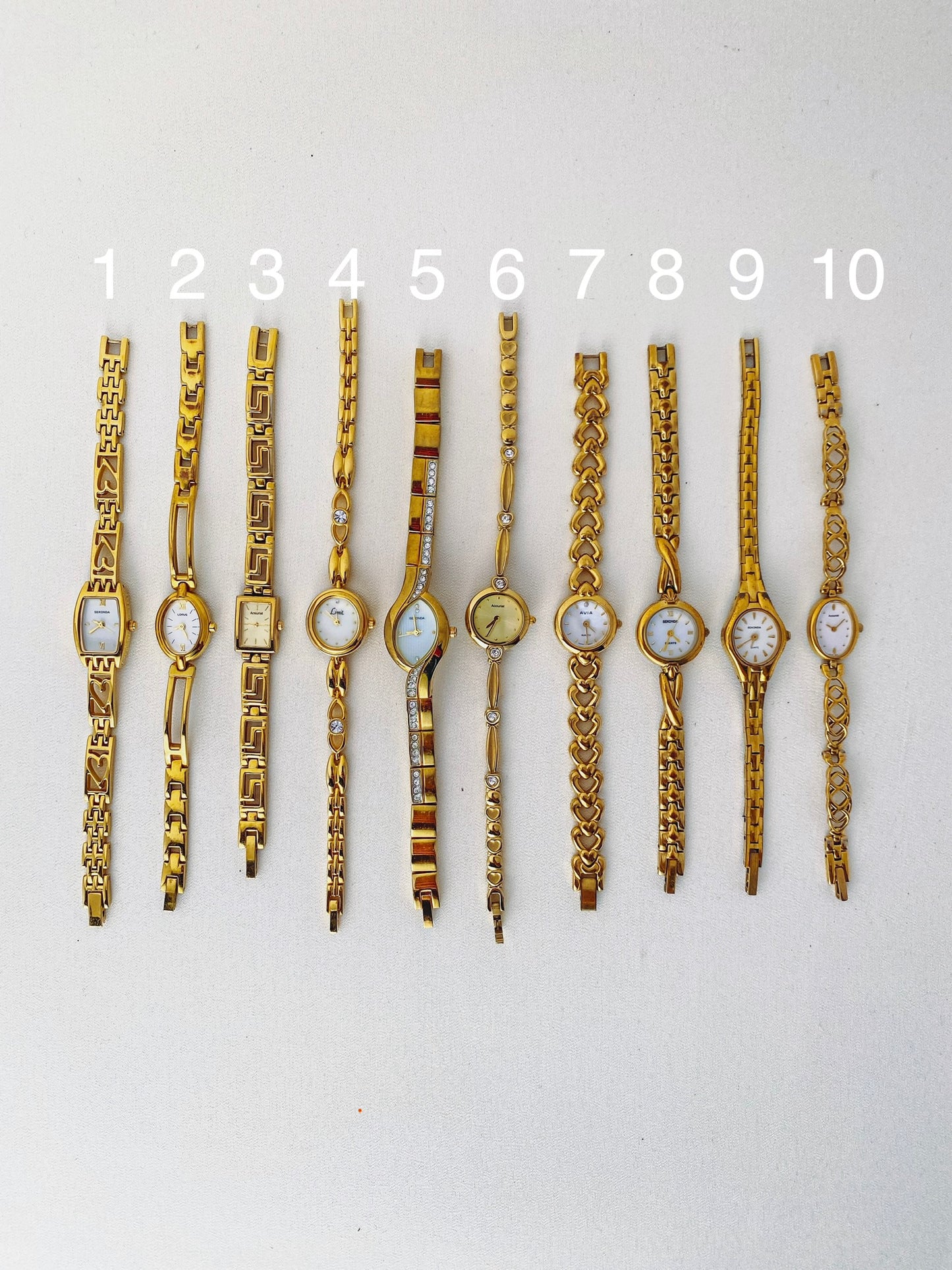 GOLD - DAINTY VINTAGE WATCHES