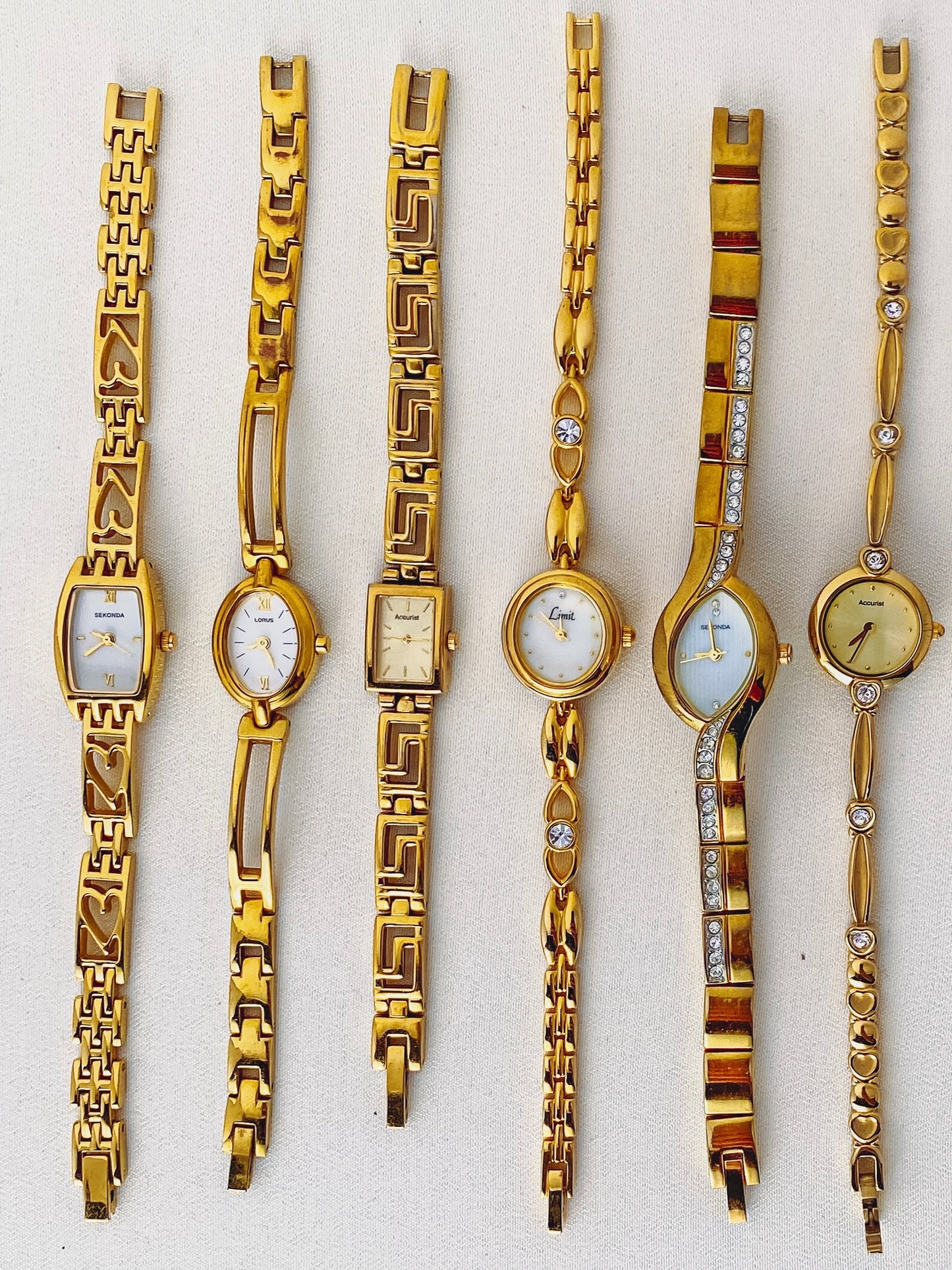 GOLD - DAINTY VINTAGE WATCHES