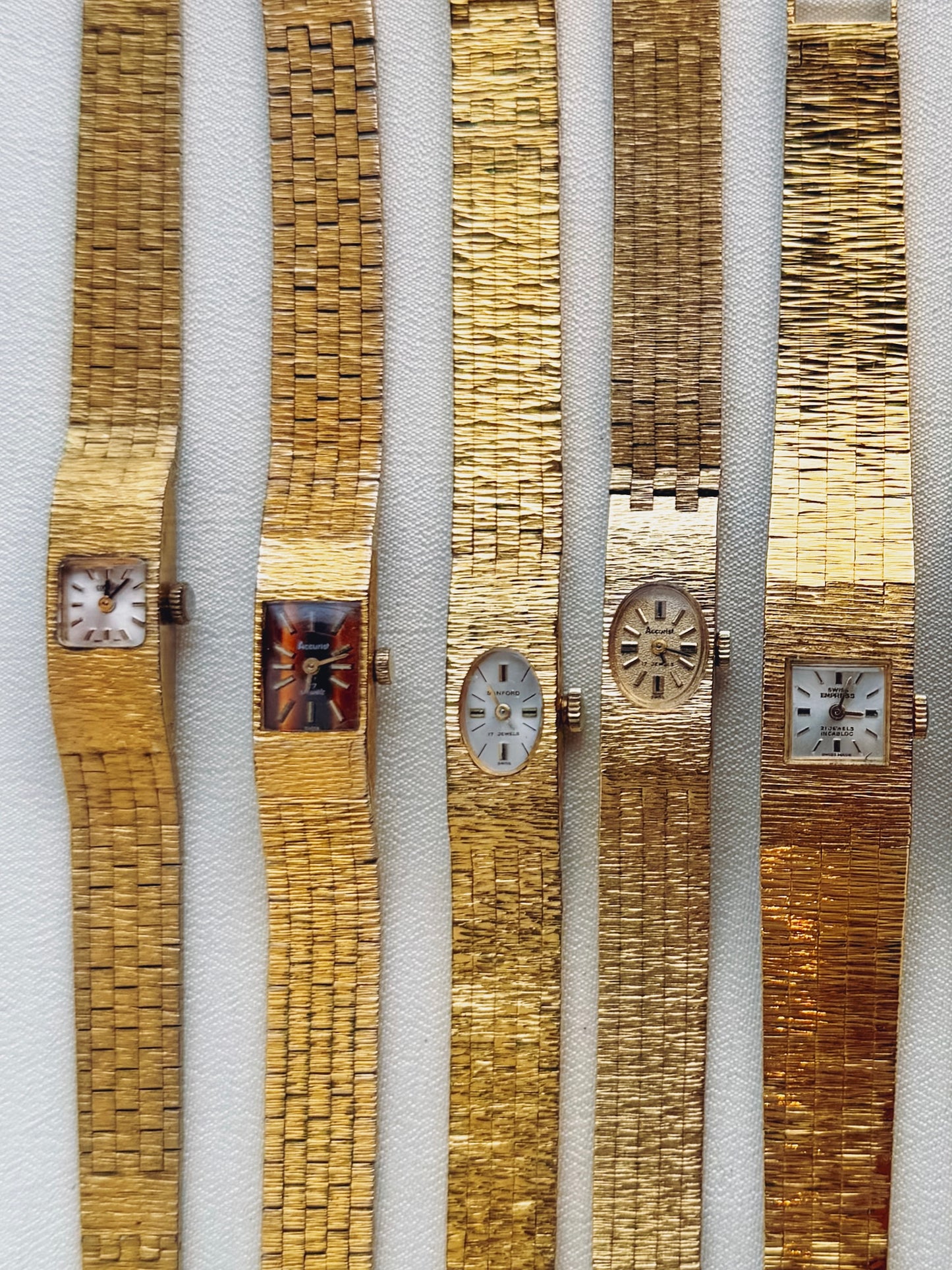 GOLD - VINTAGE WATCHES - V