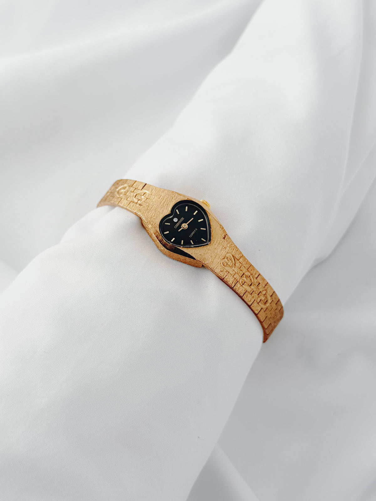Gold - Vintage 1970s Heart-Shaped Cocktail Watch