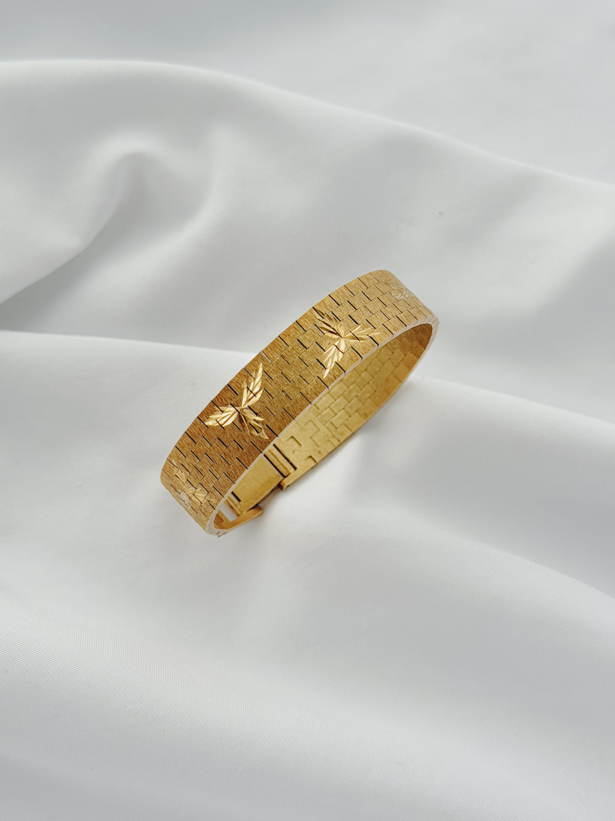 Gold - 1960s Floral Engraved Bracelet