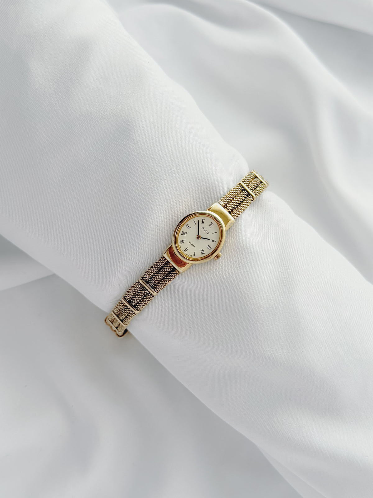 Gold - Vintage 1990s Pulsar Roman Numeral Mesh Bracelet Watch