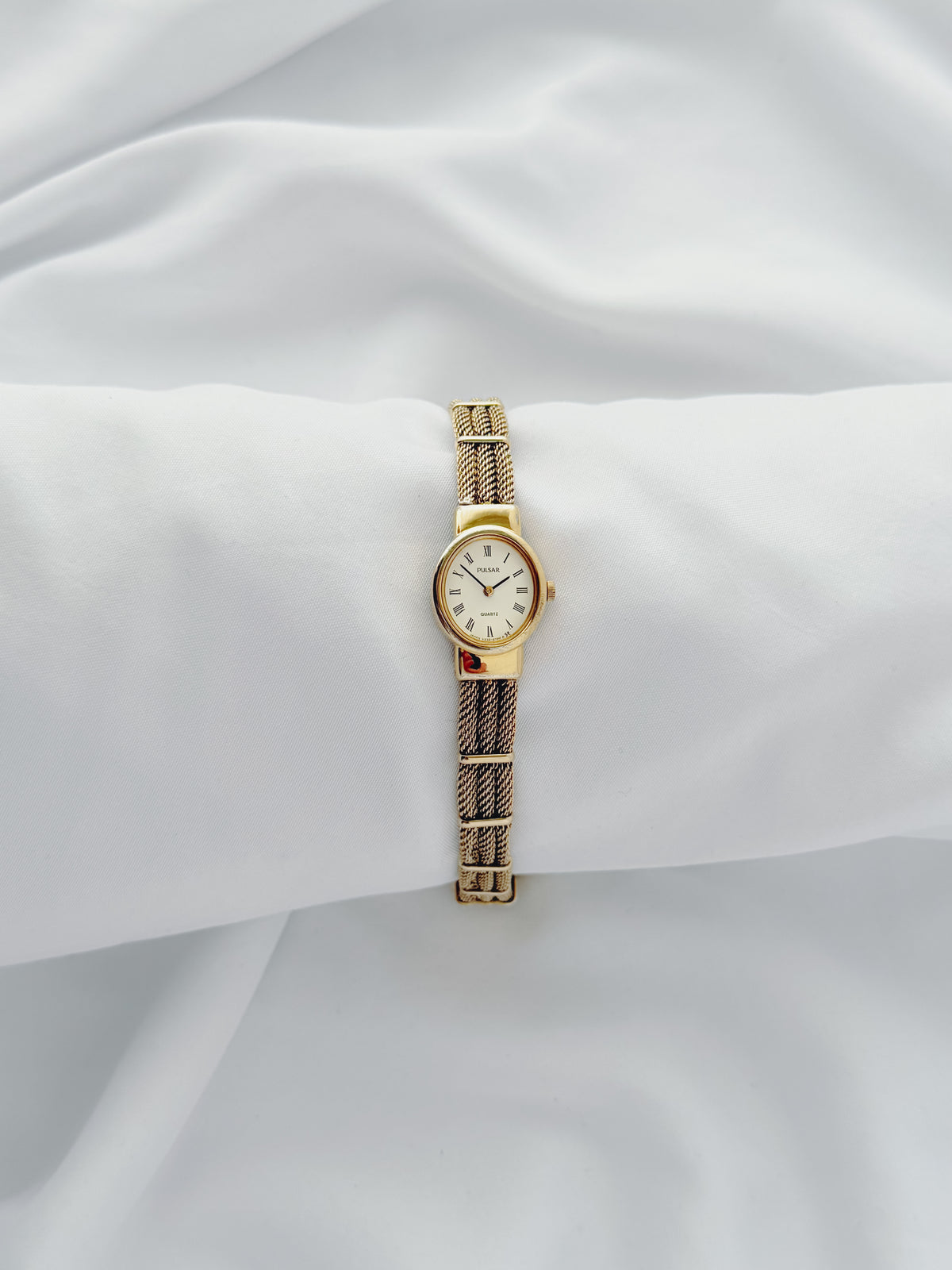 Gold - Vintage 1990s Pulsar Roman Numeral Mesh Bracelet Watch