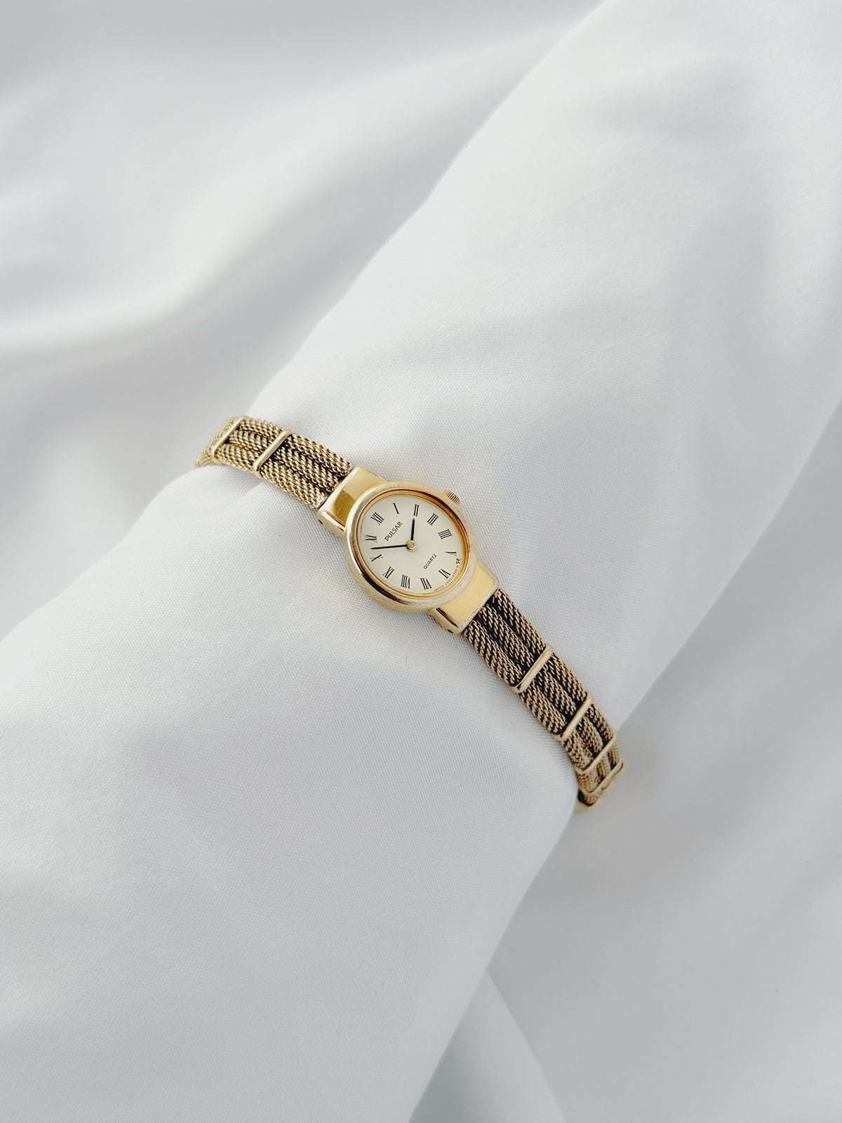 Gold - Vintage 1990s Pulsar Roman Numeral Mesh Bracelet Watch