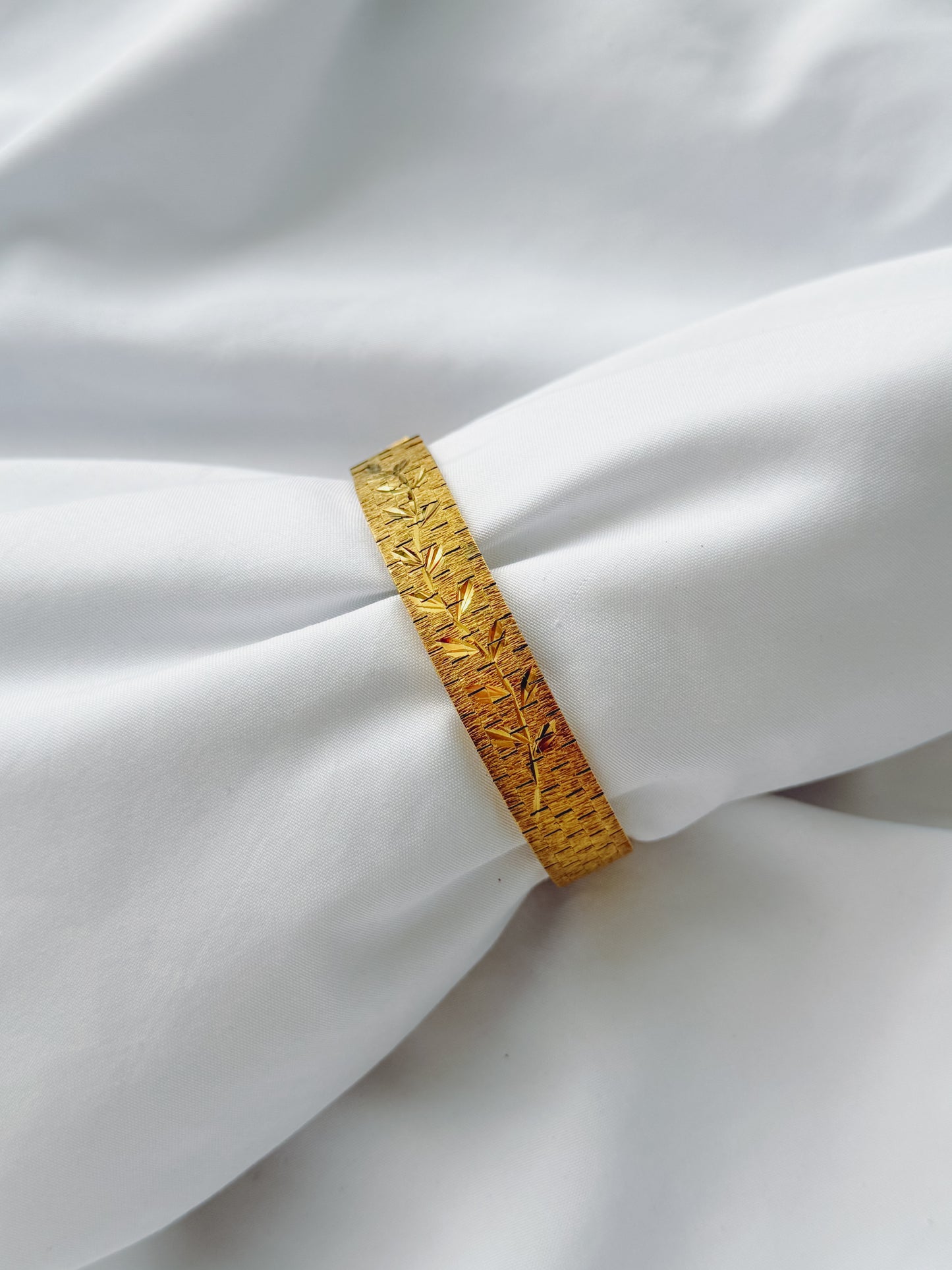 Gold - 1950s Floral Bracelet