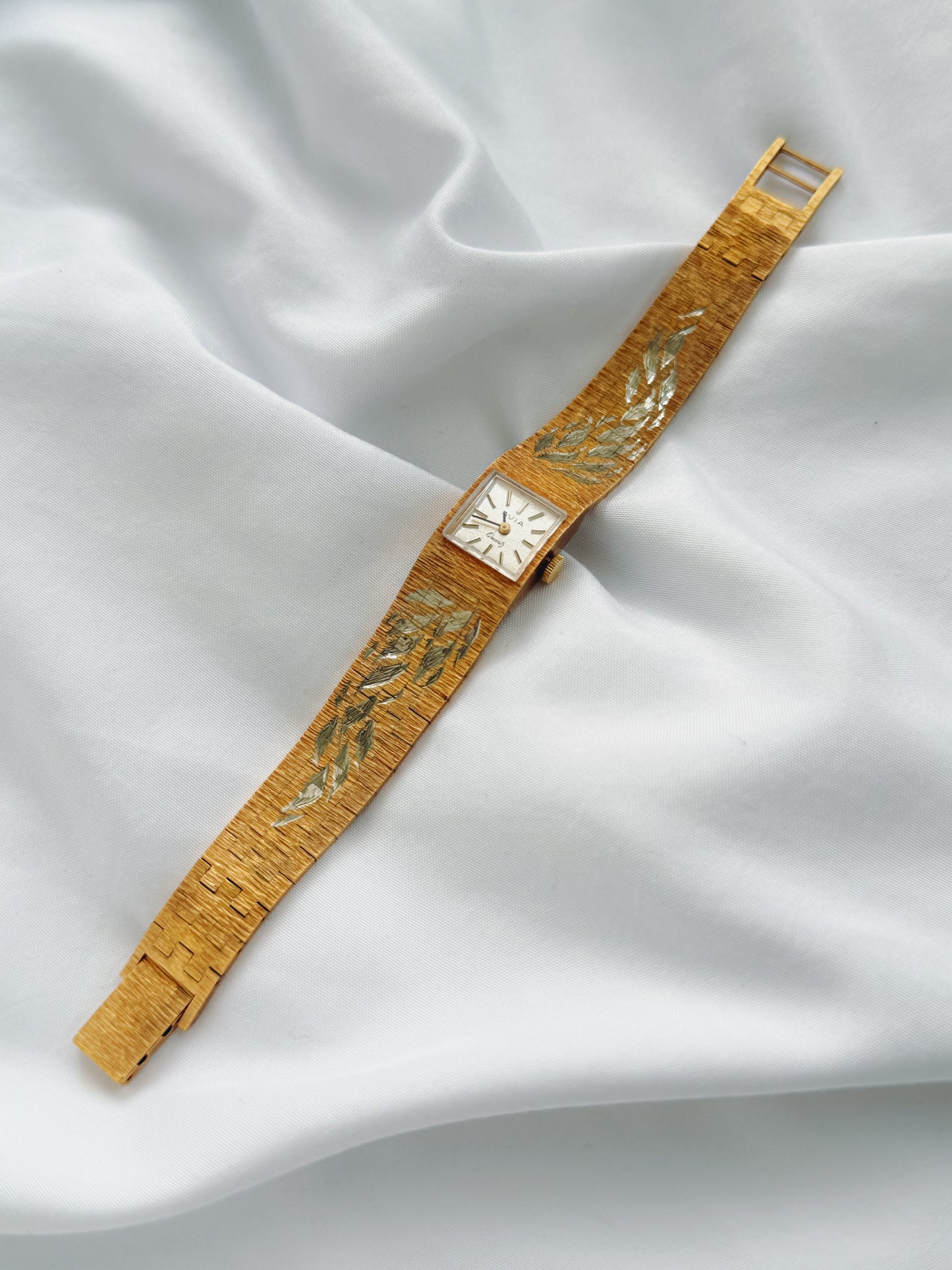 Gold - Rare Avia Engraved Bracelet Watch