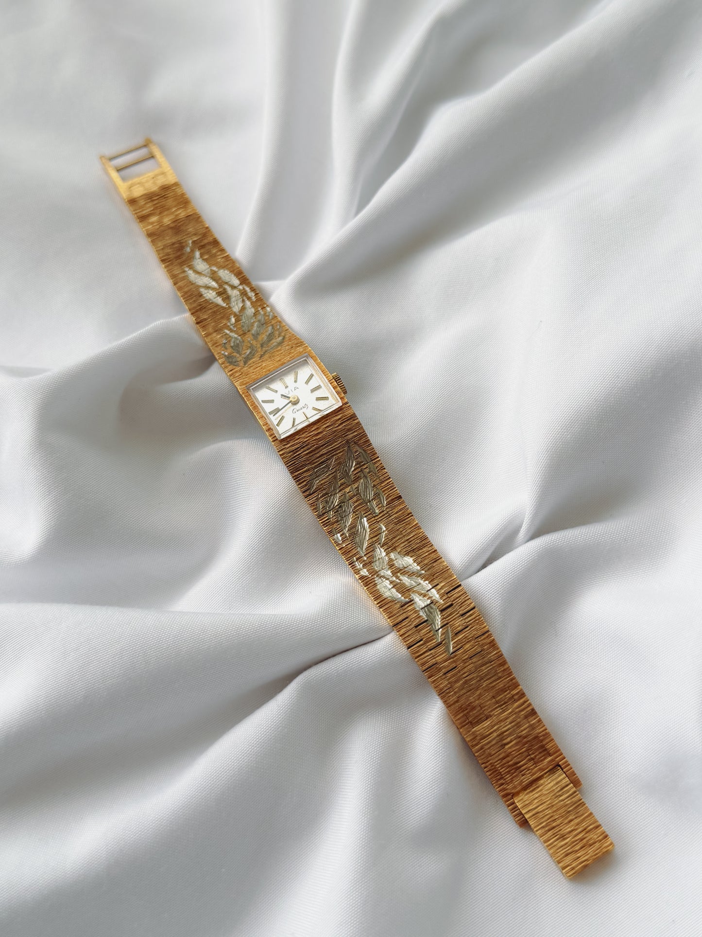 Gold - Rare Avia Engraved Bracelet Watch