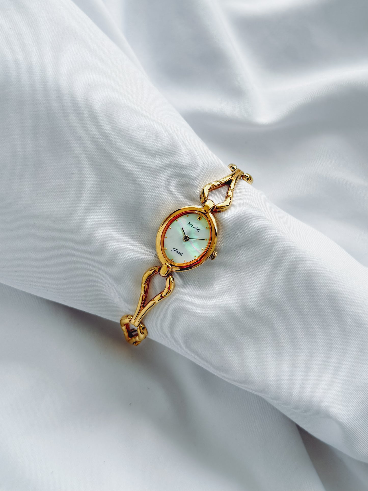 Gold - 1990s Heart Link Watch
