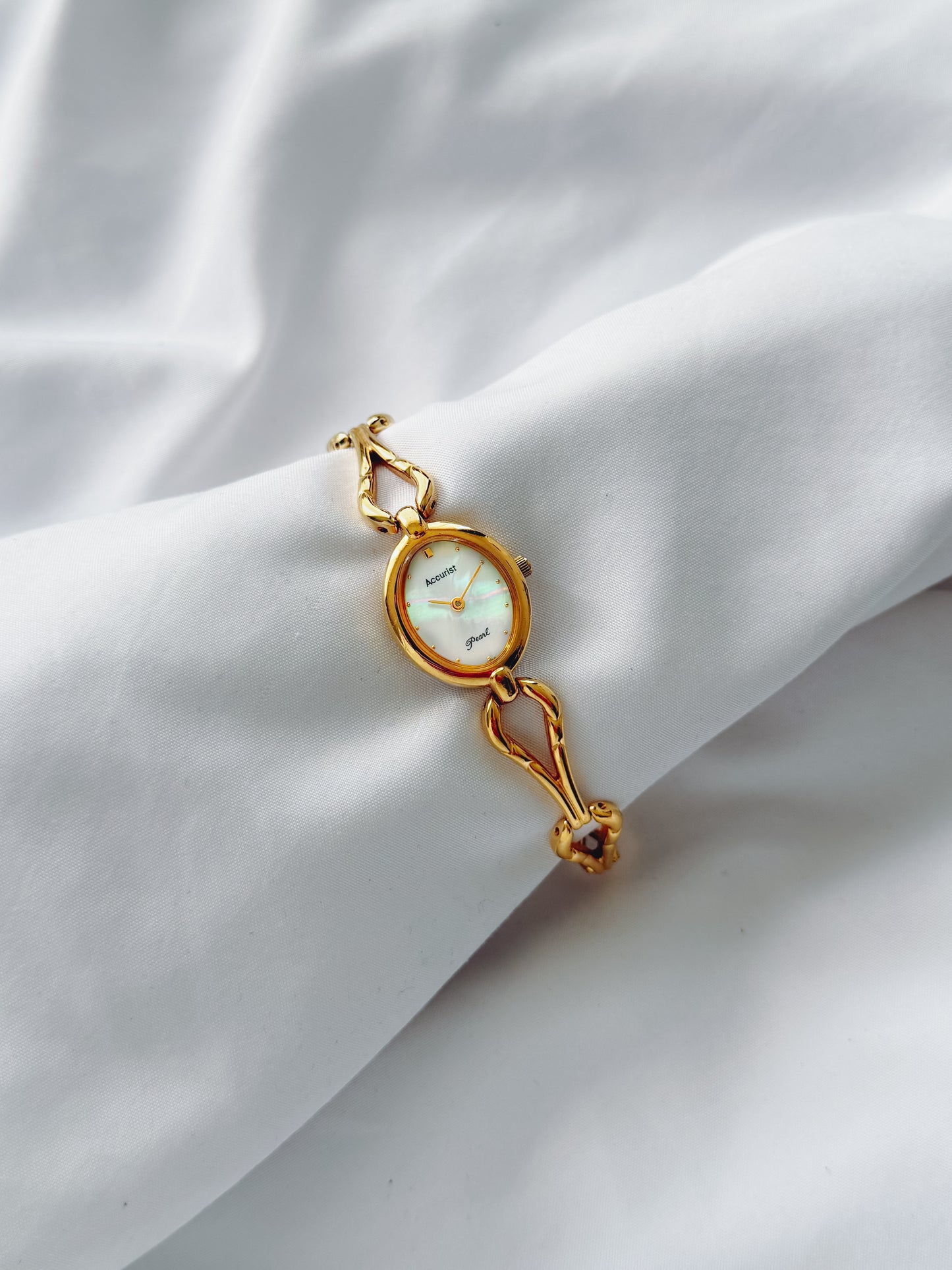 Gold - 1990s Heart Link Watch