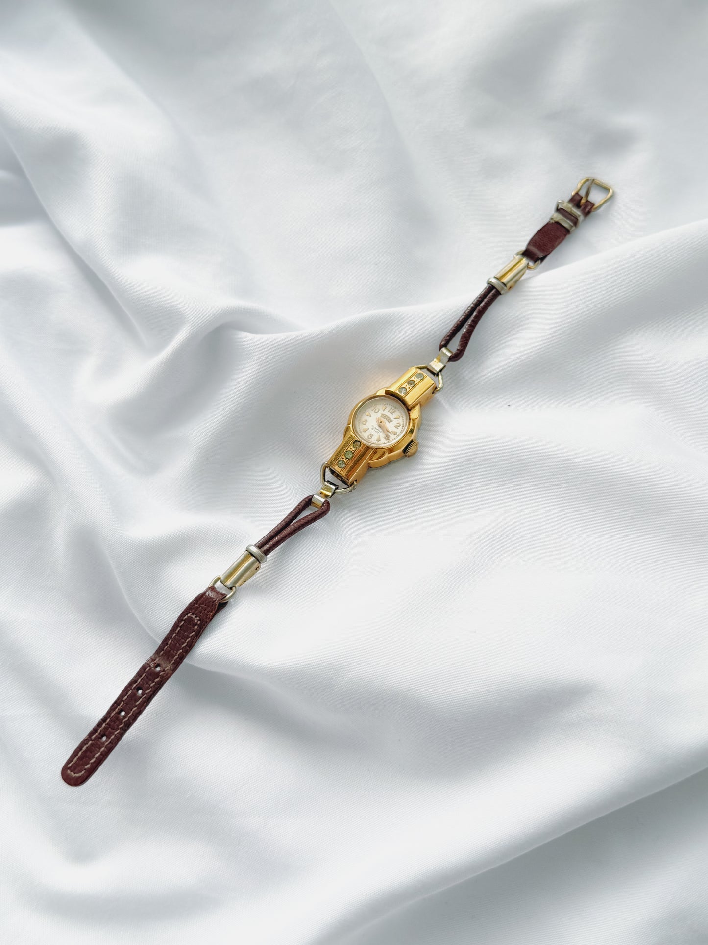 Gold - 1940s Burgundy Leather Watch