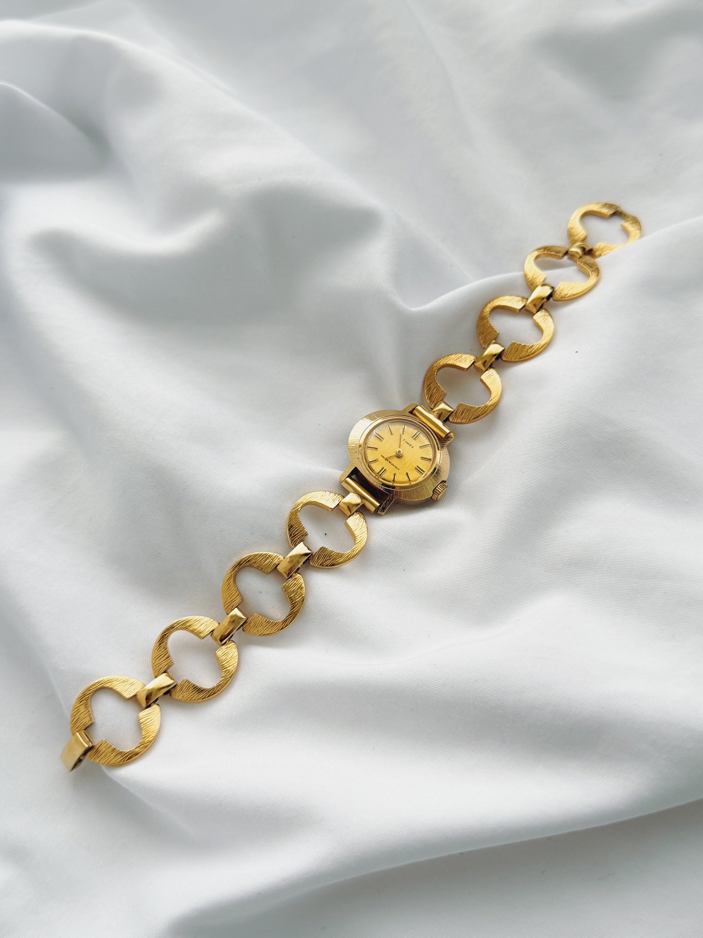 Gold - 1980s Open Circle Link Watch