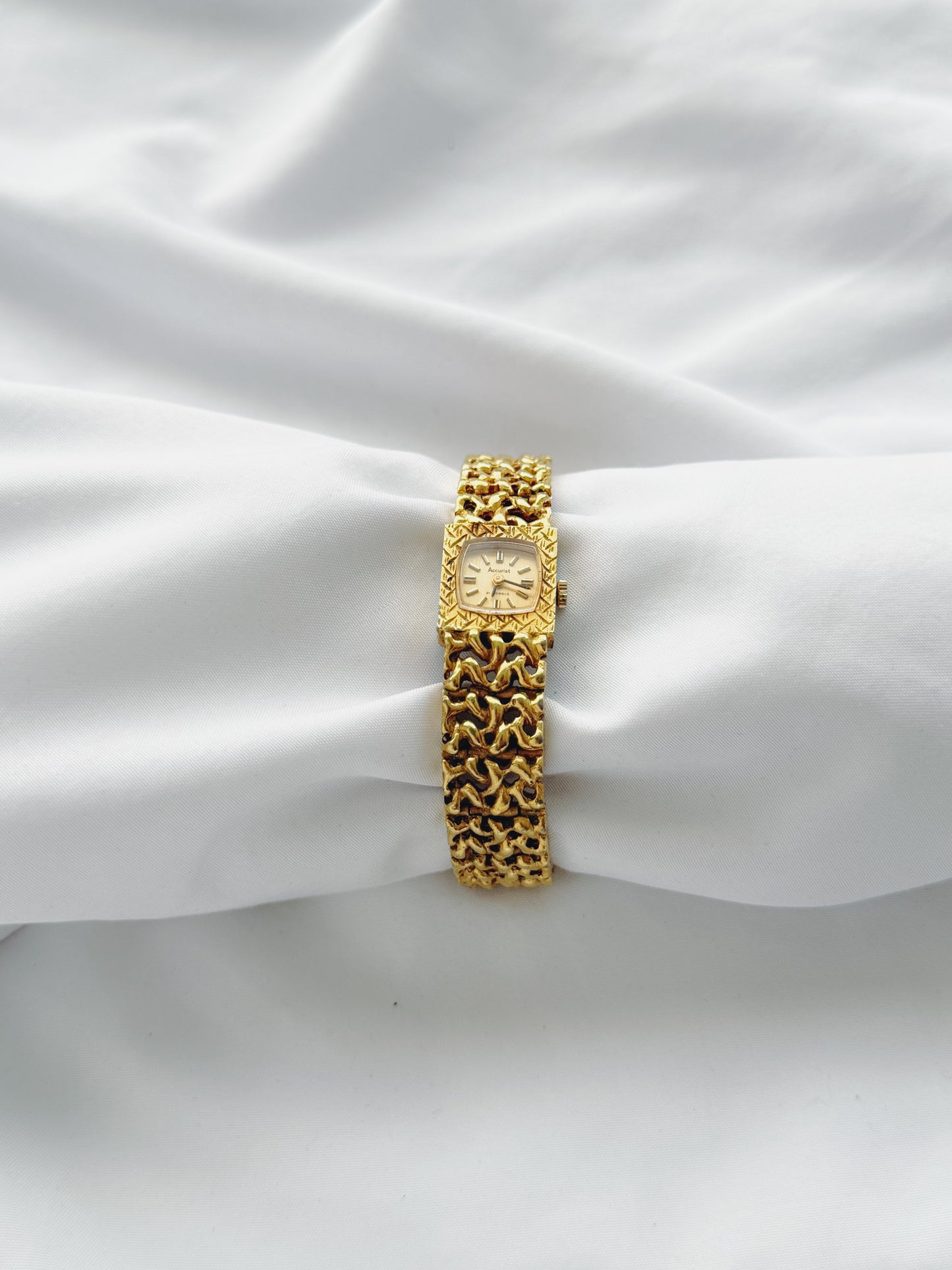 Gold - Rare Accurist Textured Chain Watch