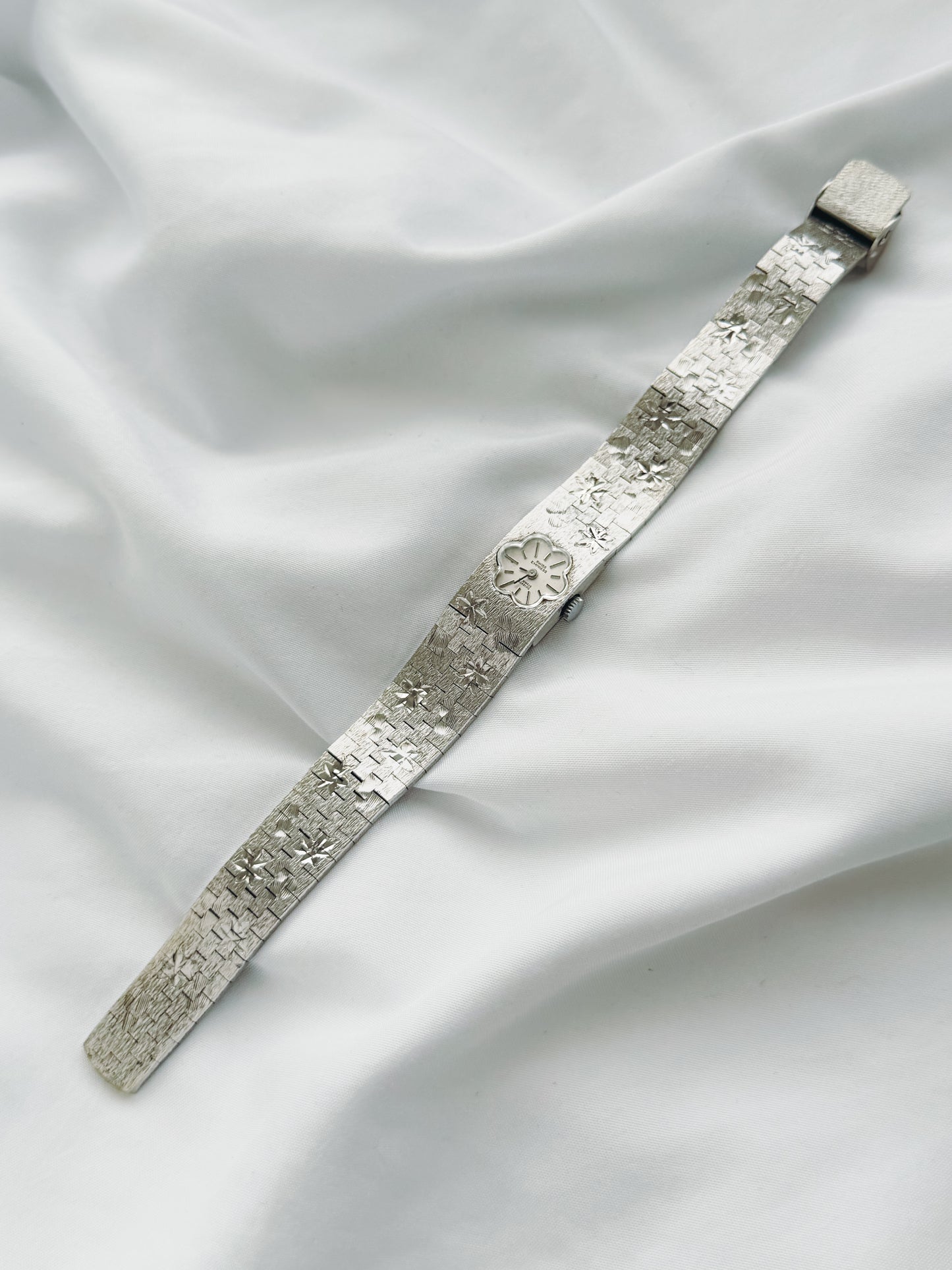 Silver - EXTREMELY RARE Flower-Shaped Dial Watch from the 1950s