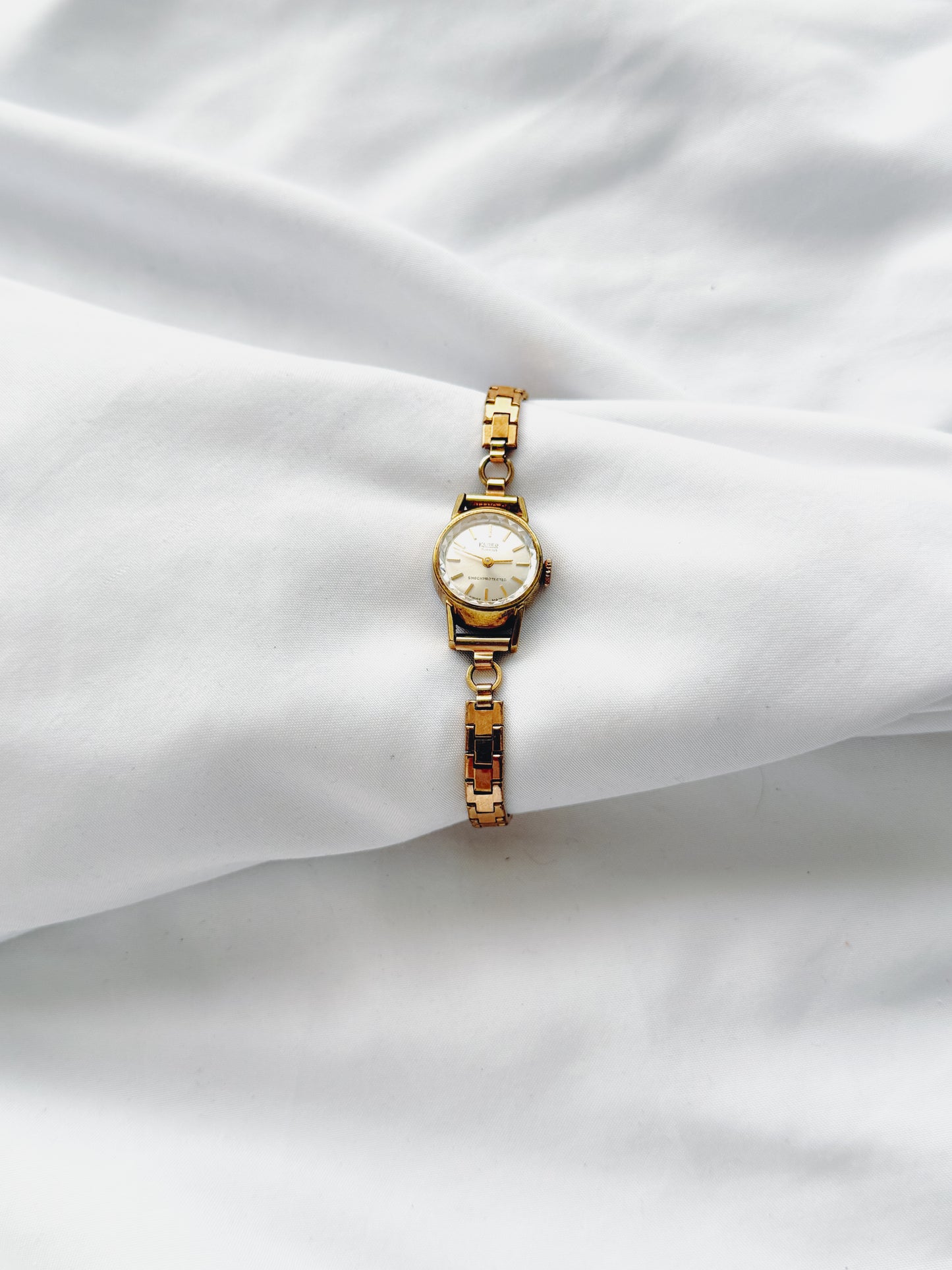 Gold - 1960s Petite Classic Bracelet Watch