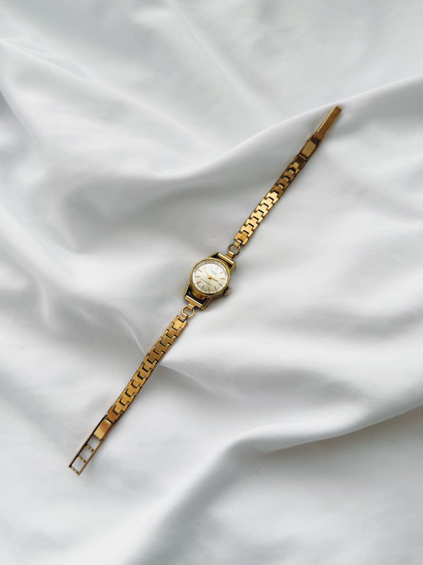Gold - 1960s Petite Classic Bracelet Watch