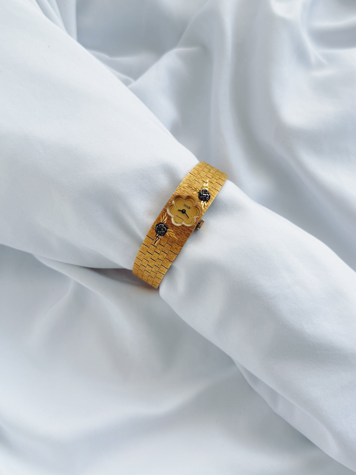 Gold - 1960s EXTREMELY RARE Flower-Shaped Dial Watch