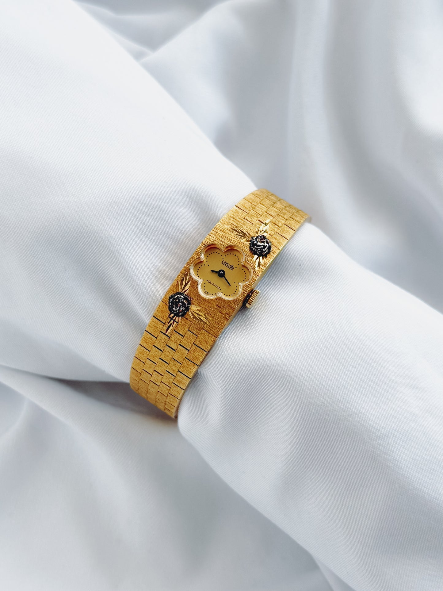Gold - 1960s EXTREMELY RARE Flower-Shaped Dial Watch