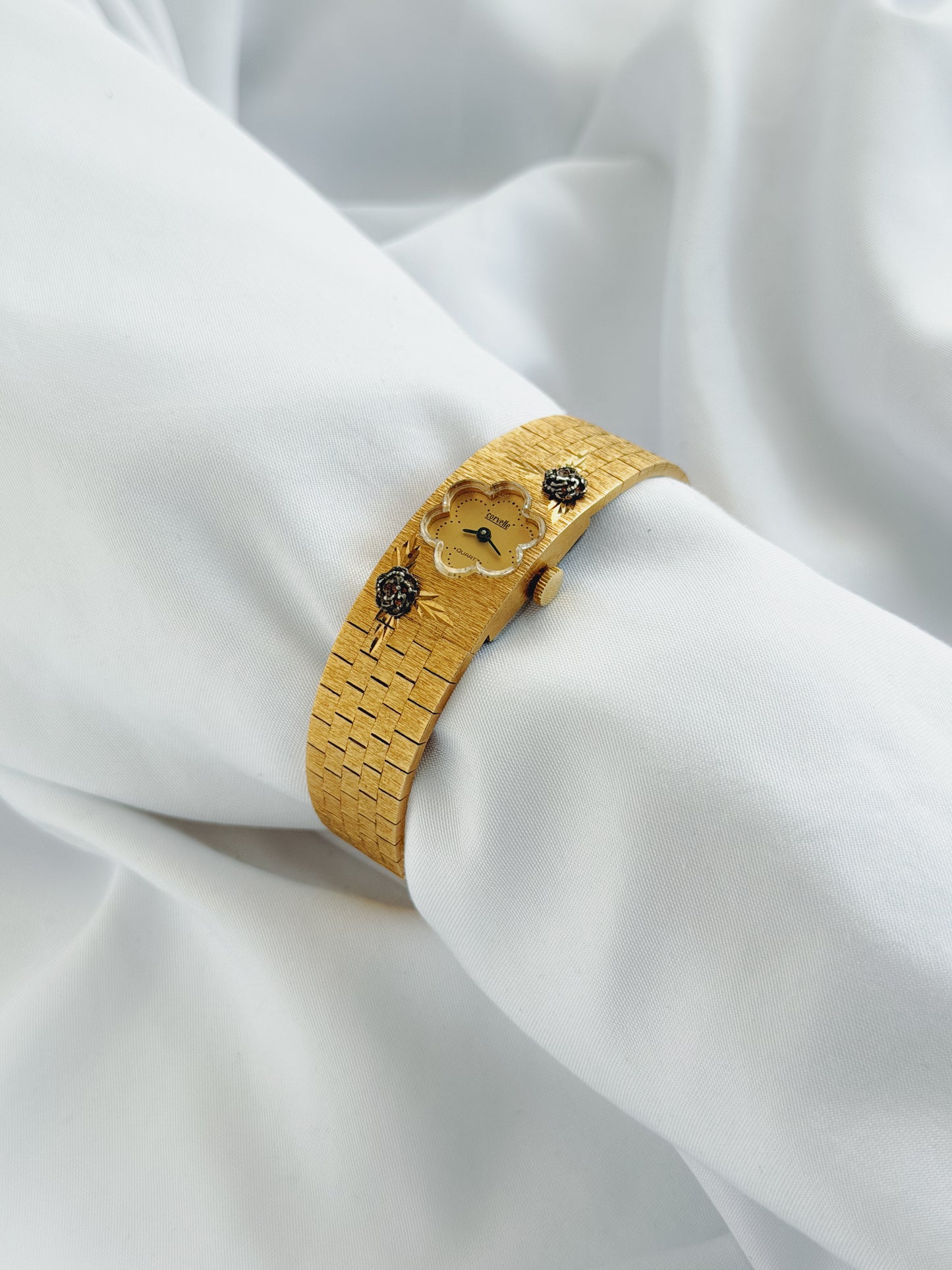 Gold - 1960s EXTREMELY RARE Flower-Shaped Dial Watch