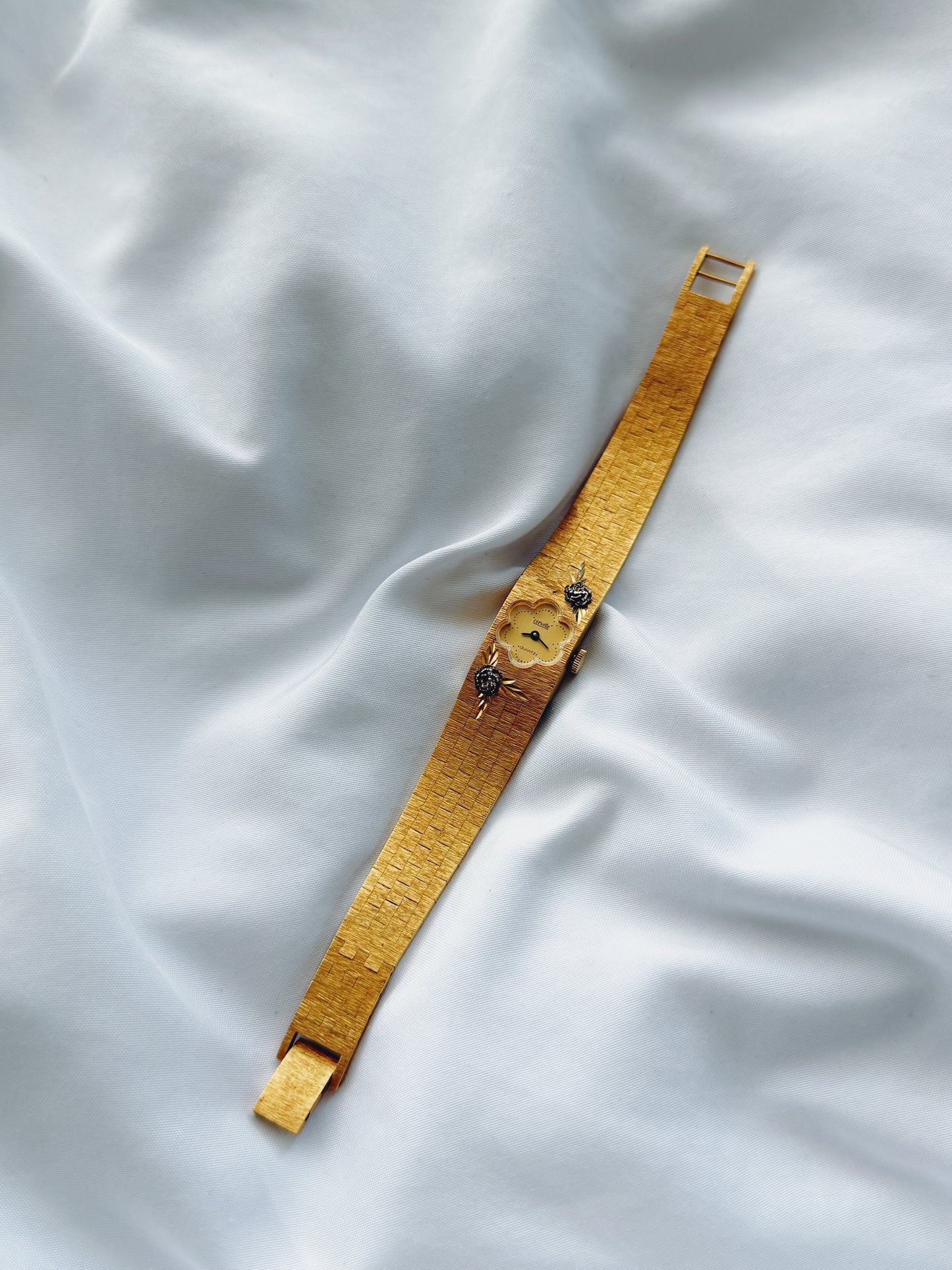 Gold - 1960s EXTREMELY RARE Flower-Shaped Dial Watch