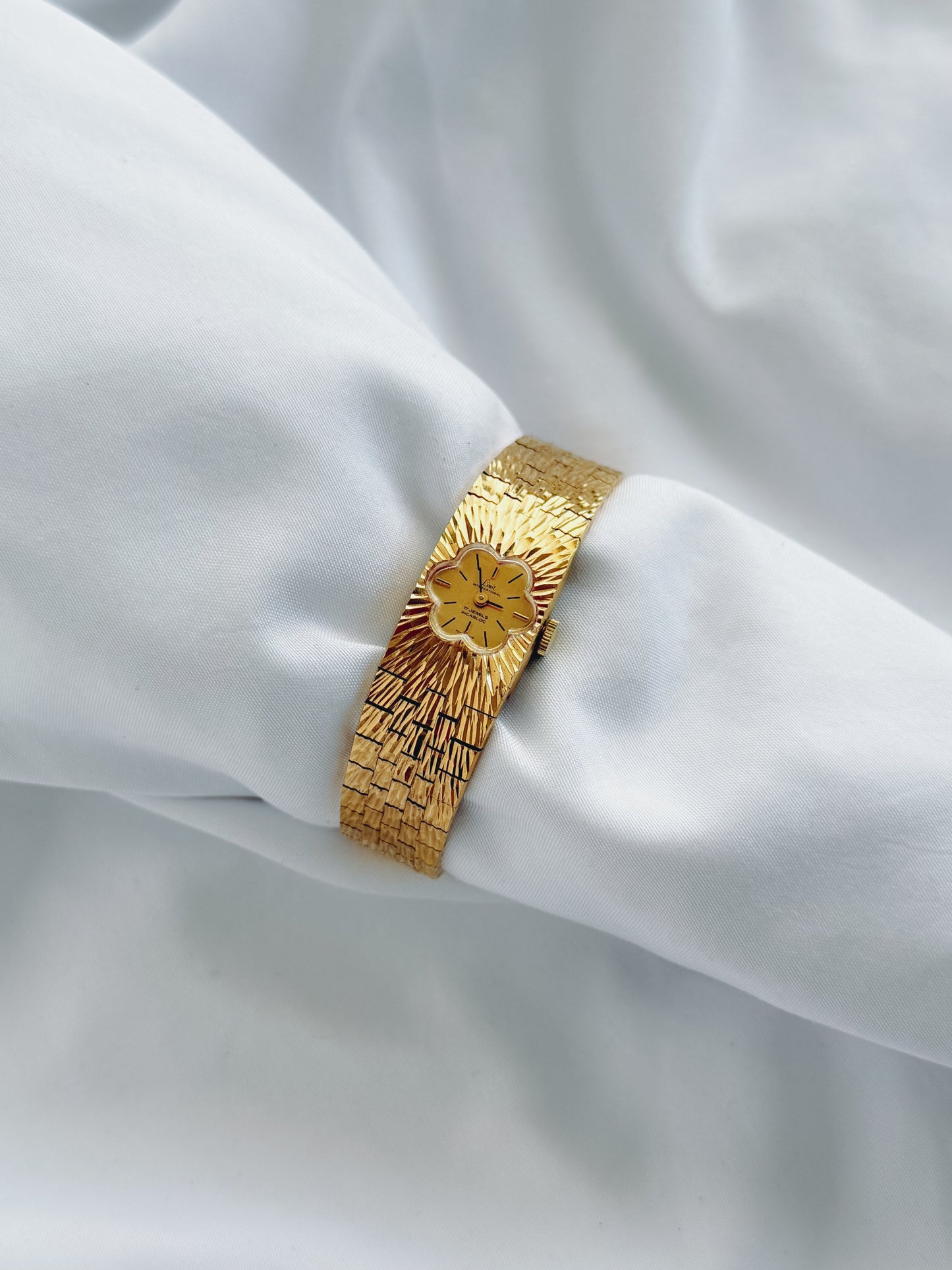 Gold - RARE 1960s Flower-Shaped Dial Watch