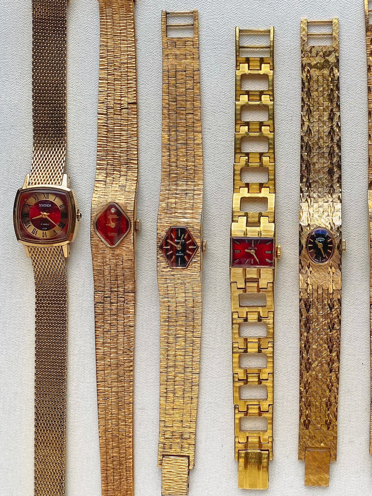 GOLD - RARE 1970s VINTAGE WATCHES
