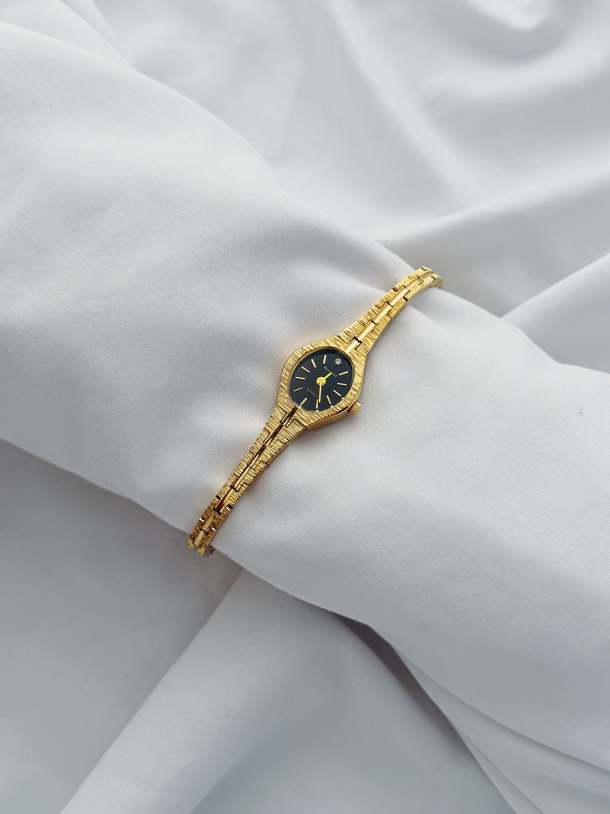 Gold - 1980s Dainty Accurist Watch