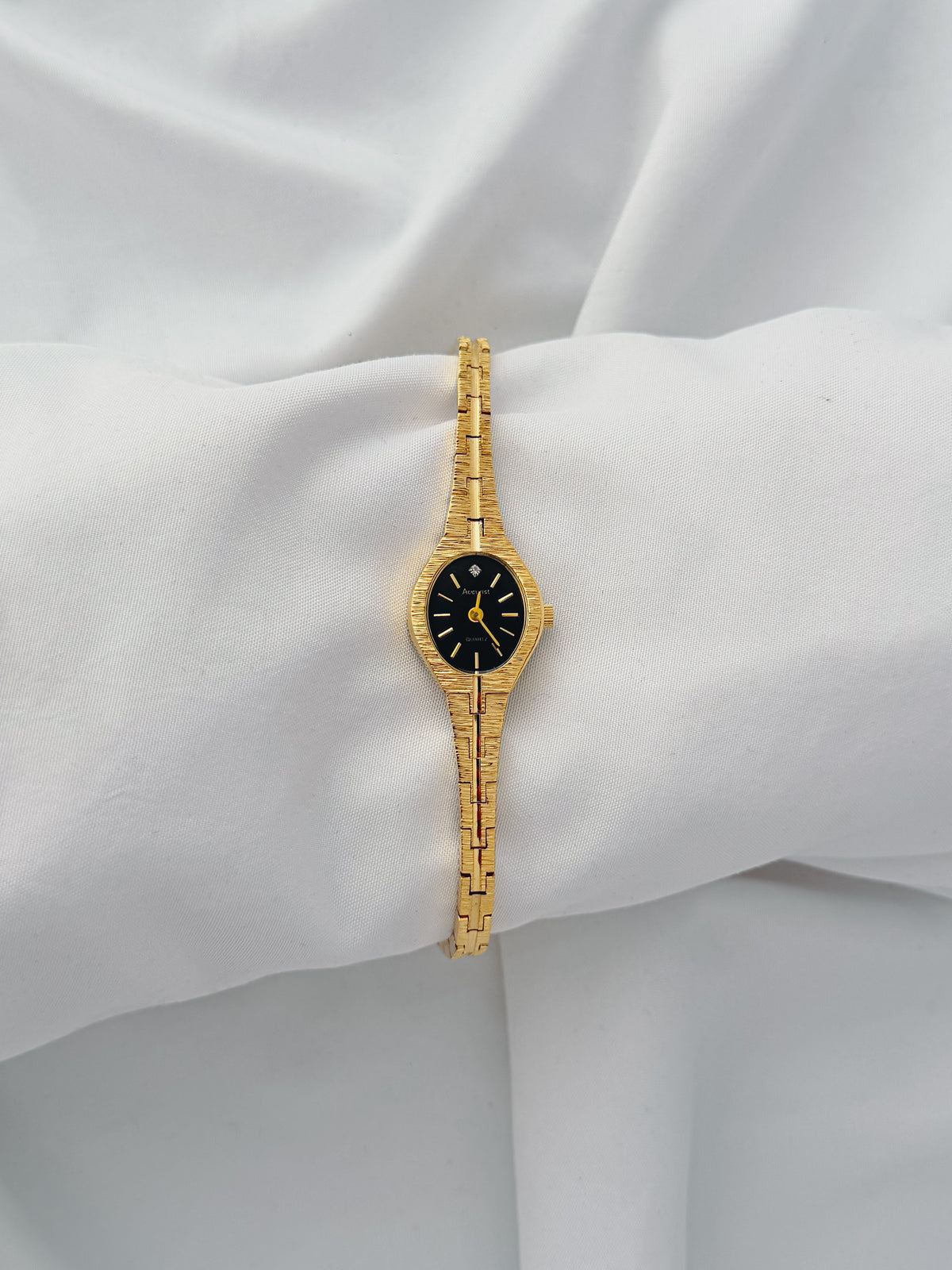 Gold - 1980s Dainty Accurist Watch