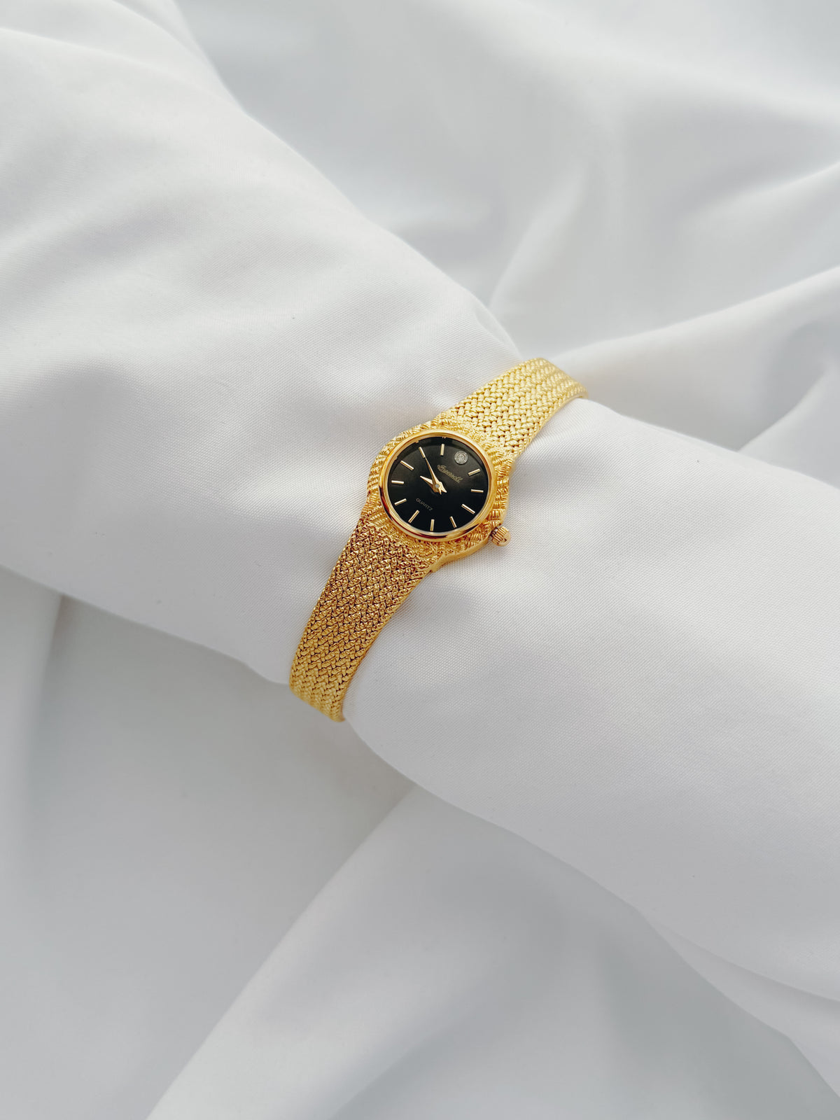 Gold - 1990s Black Dial Mesh Watch